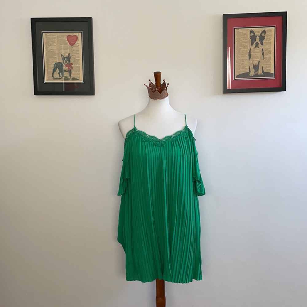 Alice + Olivia Cold Shoulder Pleated Dress - Picture 4 of 7